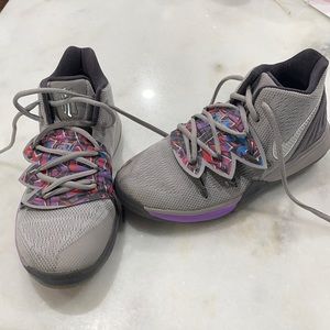 Kyrie kids basketball shoes